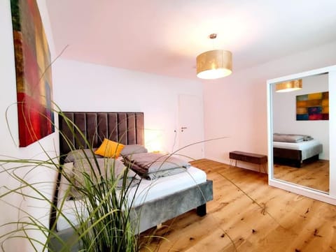 Helle, 110m3 Wohnung mit Sauna Condo in Kaiserslautern