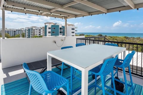 Beachfront Oasis with Private Rooftop Retreat Condo in Marcoola