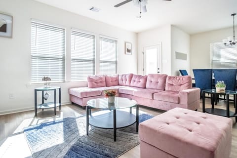Insta-worthy Townhome House in Baton Rouge