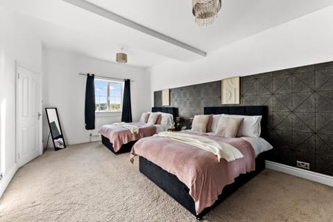 Stunning 4 Bed House - Sleeps 12 Haus in Cheltenham