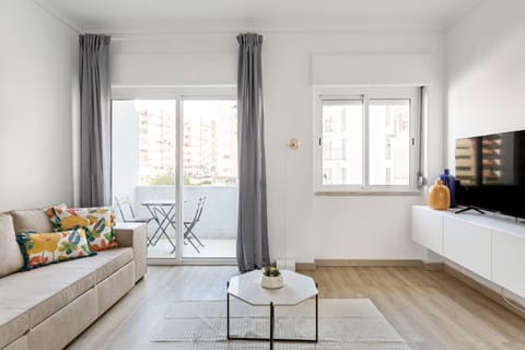 JOIVY Striking flat in Benfica Condo in Lisbon