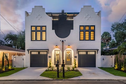 Property building, Facade/entrance, Day, Garden, Garden view