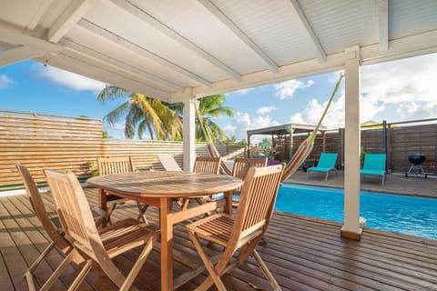 Balcony/Terrace, Dining area, Pool view, sunbed