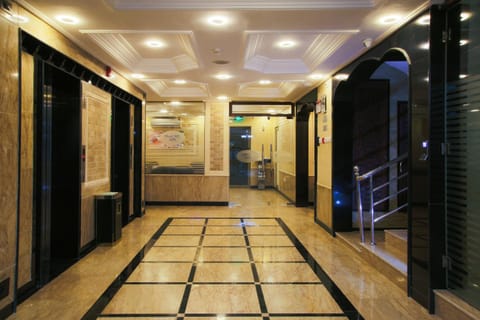 Lobby or reception, elevator