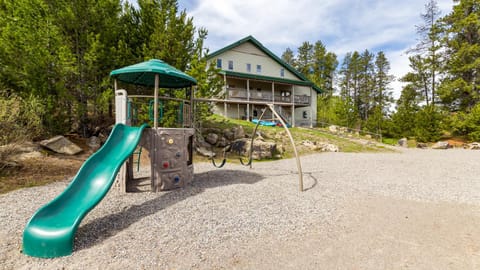 The Bear Den Lux Lodge 9BR 8BATH 34 Guests with Brand New Hot Tub Coming July 1st 2024 House in Island Park