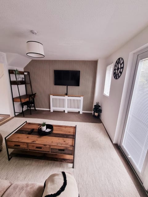 2 Bed Cosy Aylesbury House with Parking Apartamento in Aylesbury