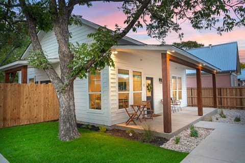 Property building, Patio, Day, Garden, Garden view