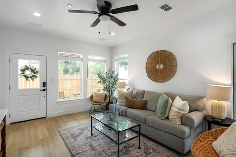 Living room, Seating area, fireplace