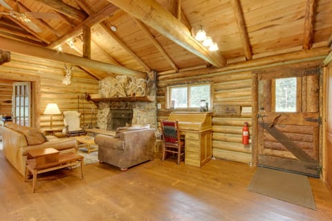 Scenic Montana Cabin Rental about 1 Mi to Yellowstone! Casa in Cooke City-Silver Gate