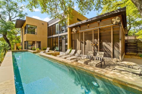 Pool view, Swimming pool, sunbed