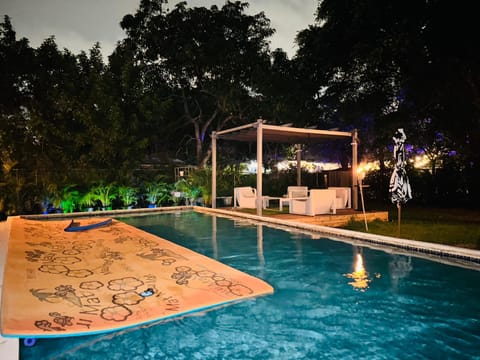 Miami Villa with Amazing Pool Villa in Golden Glades
