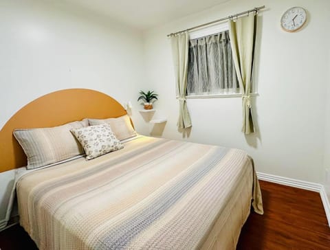 2BR 1BA Guest Suite - Free Parking - Central Location w/ Mountain-View Vacation rental in Vancouver
