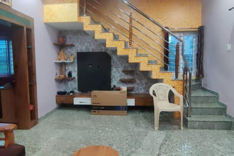 Beautiful corner villa with kitchen and wifi Apartment in Bengaluru