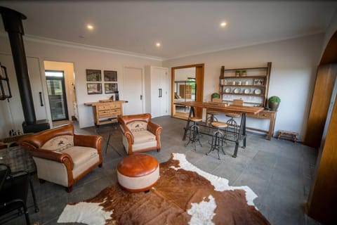 'Yuruga'- Vineyard Stay in Southern Highlands Maison in Sutton Forest