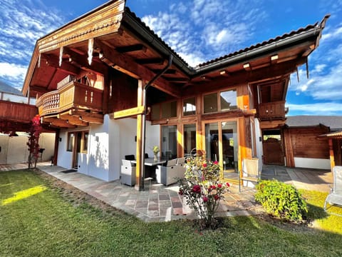 BOUTIQUE KAISERLODGE mit privater SAUNA & WHIRLPOOL by Belle Stay House in Kitzbuhel