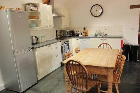 Coffee/tea facilities, Kitchen or kitchenette, Dining area, dishwasher, minibar, pet friendly, stove, toaster