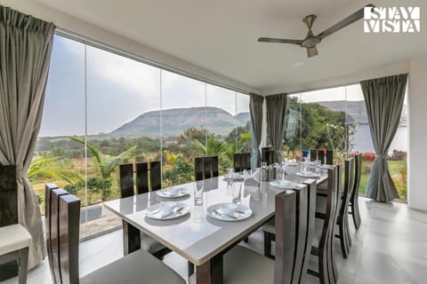 The Glassview by StayVista - 6BHK - Stargazing View & Pvt Pool Villa in Maharashtra
