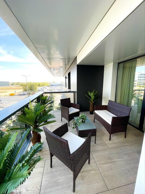 Balcony/Terrace, Seating area, Garden view