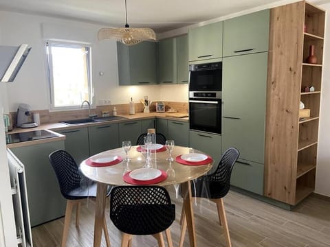 Dining area, kitchen