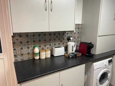 Modern big 2 bedroom in Northolt with terrace parking Copropriété in Hayes