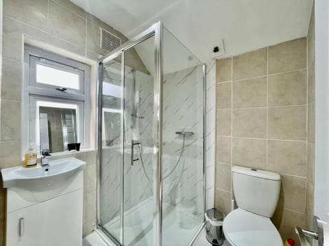 Contractor Leisure Stay in Romford - Free Parking Casa in Romford