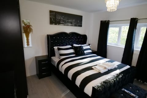 Giomakay luxury Rooms Milton Keynes Bed and Breakfast in Milton Keynes