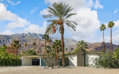 Bright & Harmonious Oasis - A Ryson Property House in Palm Springs