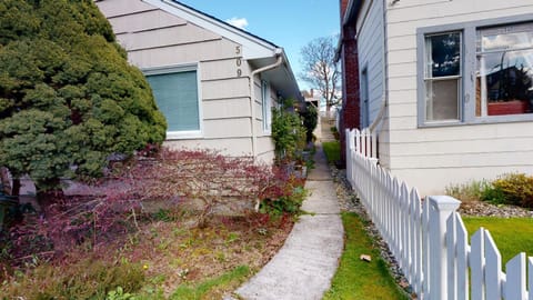 Hazel's Hideaway apt in walkable historic area Condominio in Everett