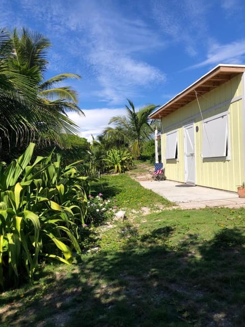 Tiny Bahamas beach home House in Central Abaco