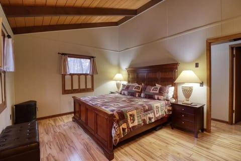 4-Bedroom+Loft-Sauna-Pool table-Bar-2 Fireplaces Chalet in Basye