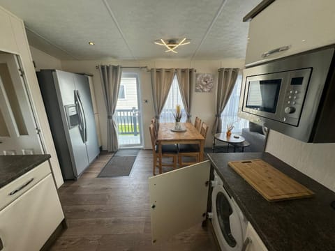 Dining area, kitchen