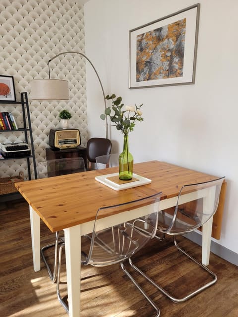 Dining area, hair dresser