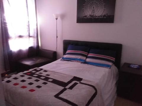 Simple Colocation Rooms Bed and Breakfast in Île-de-France