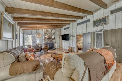 5 Mi to Ruidoso Downs Cabin with Screened-In Porch House in Ruidoso