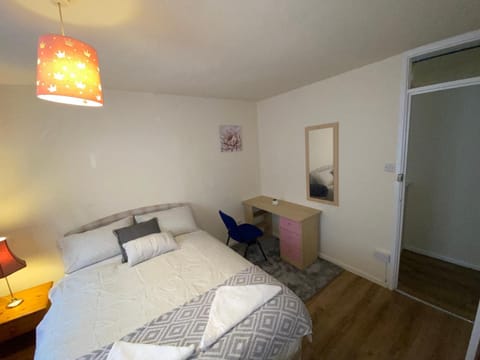 PnG Suites - Abernant Rooms Shared Facilities Bed and Breakfast in Manchester