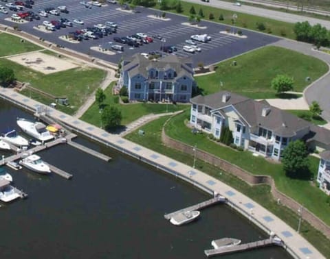 Neighbourhood, Bird's eye view