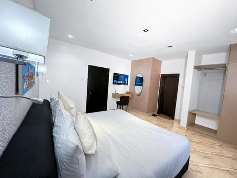 Bed, TV and multimedia, Bedroom, wardrobe