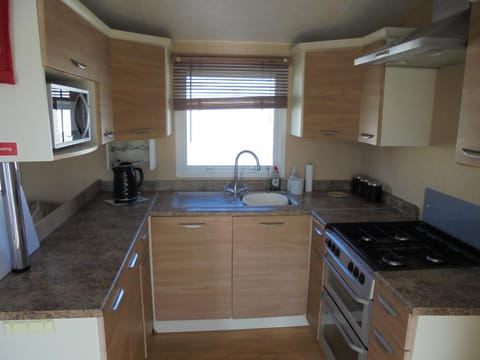 Kitchen or kitchenette, pet friendly, stove