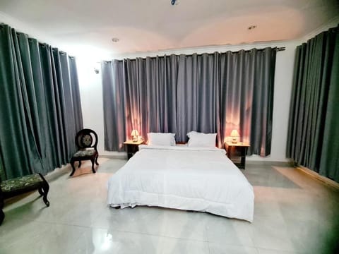 A Gorgeous Condo with a kingsize bed Condo in City of Dar es Salaam