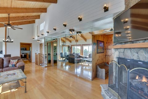 Blowing Rock Home with Hot Tub and Mountain-View Deck! House in Watauga