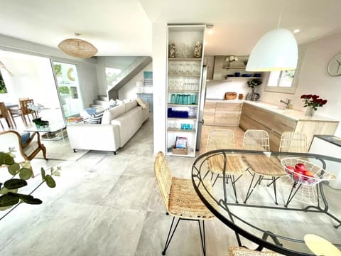 Villa 250m² avec studio Vue Mer Villa in Cavalaire-sur-Mer