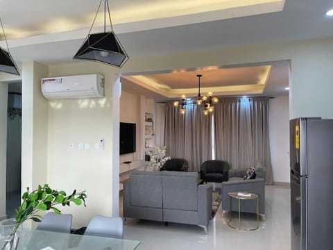Modern 2 bedroom apartment in Sakumono-Tema Beach Rd, Accra-Ghana Condo in Accra
