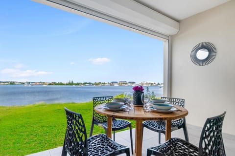 Patio, Balcony/Terrace, Dining area, Lake view