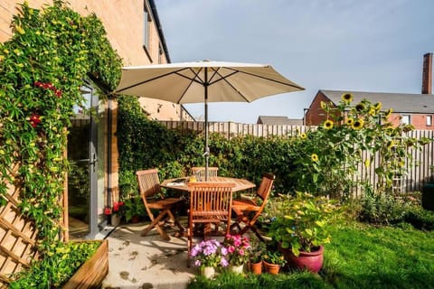 Artist's Garden on Wolsey Island House in Leicester