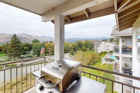 Park Pointe: Sunny Days (B302) Condo in Chelan (In Town)