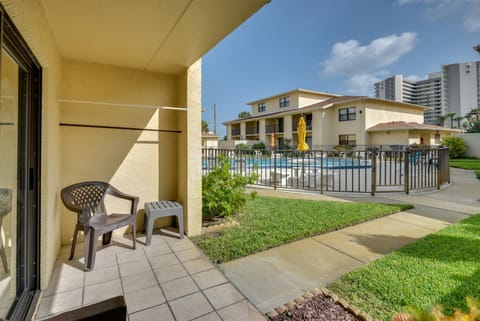 Daytona Beach Shores Condo Rental Walk to Beach! Appartement in Daytona Beach Shores