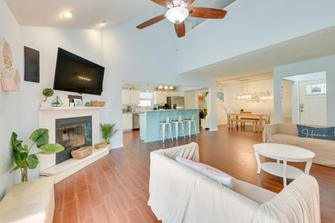 Destin Villa with Patio about 2 Mi to Miramar Beach! Villa in Miramar Beach