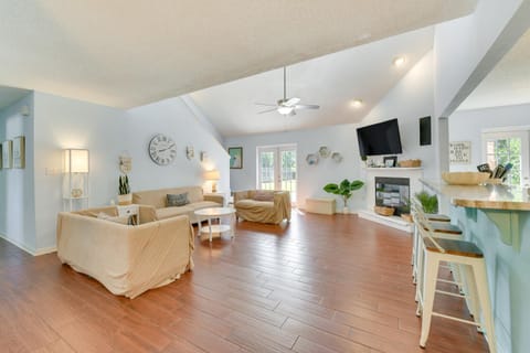 Destin Villa with Patio about 2 Mi to Miramar Beach! Villa in Miramar Beach