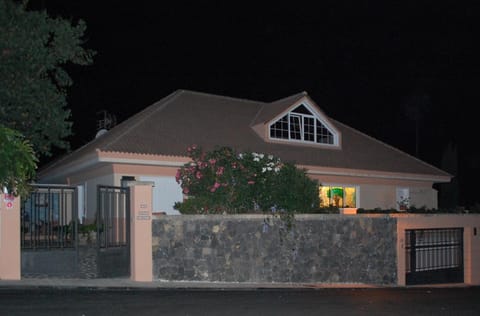 Property building, Facade/entrance, Night, Neighbourhood