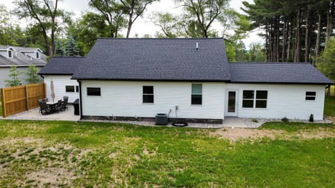 ✵ Newly Remodeled Lovely 4BDR Retreat ➠ 3191 House in Traverse City